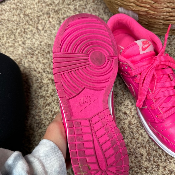 Neon pink Nike dunk - Picture 3 of 4